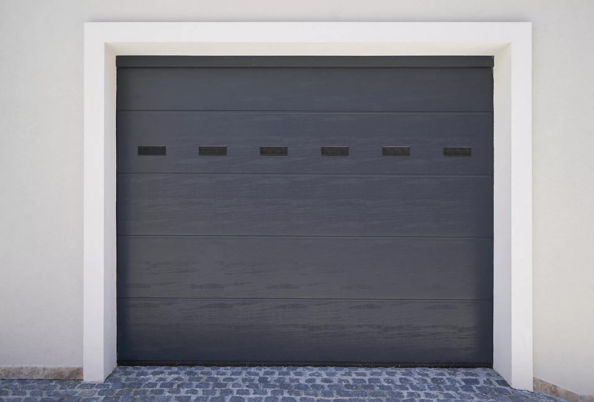 Garagentor schwarz