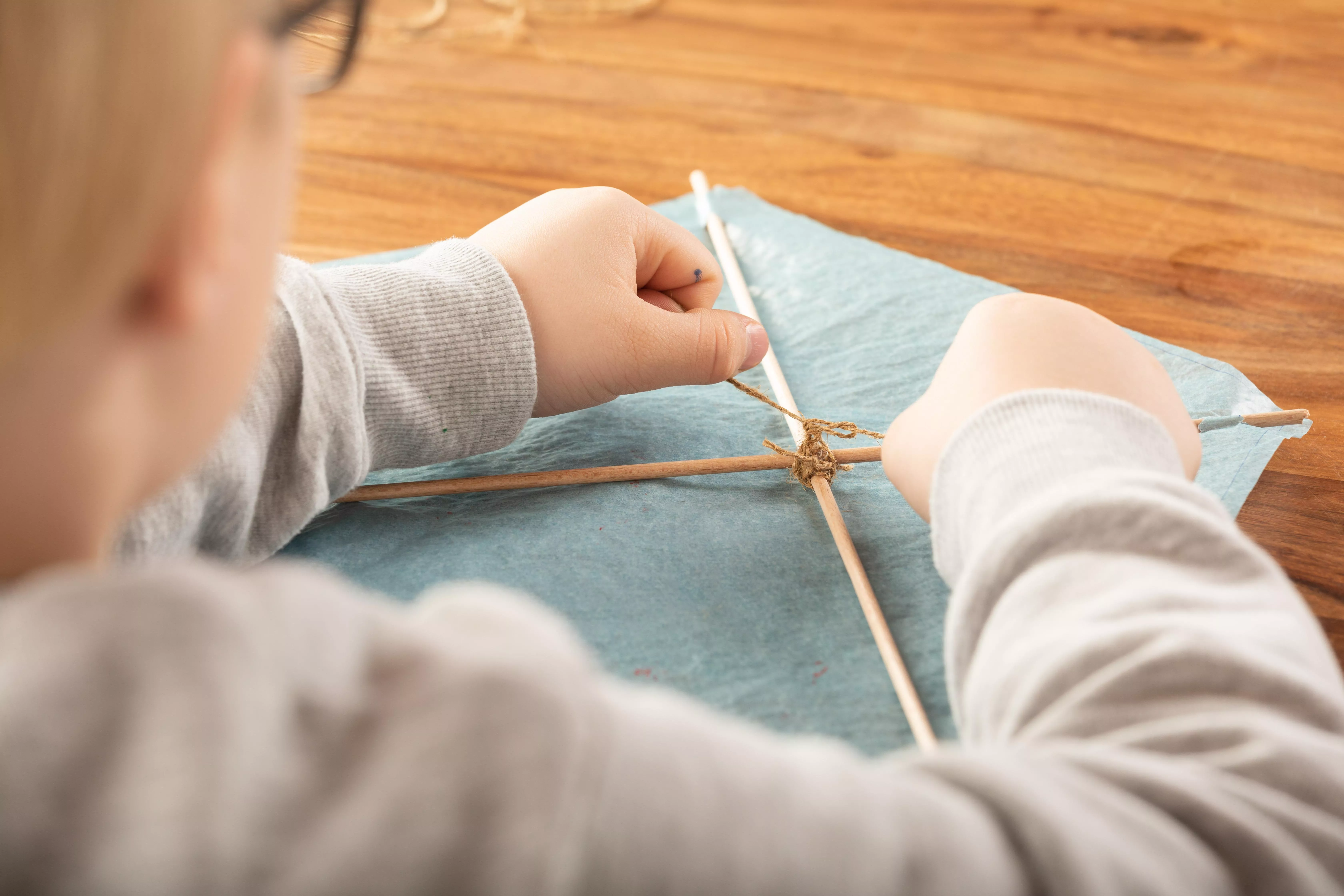 GS626008 Flugdrachen Gerüst anbringen