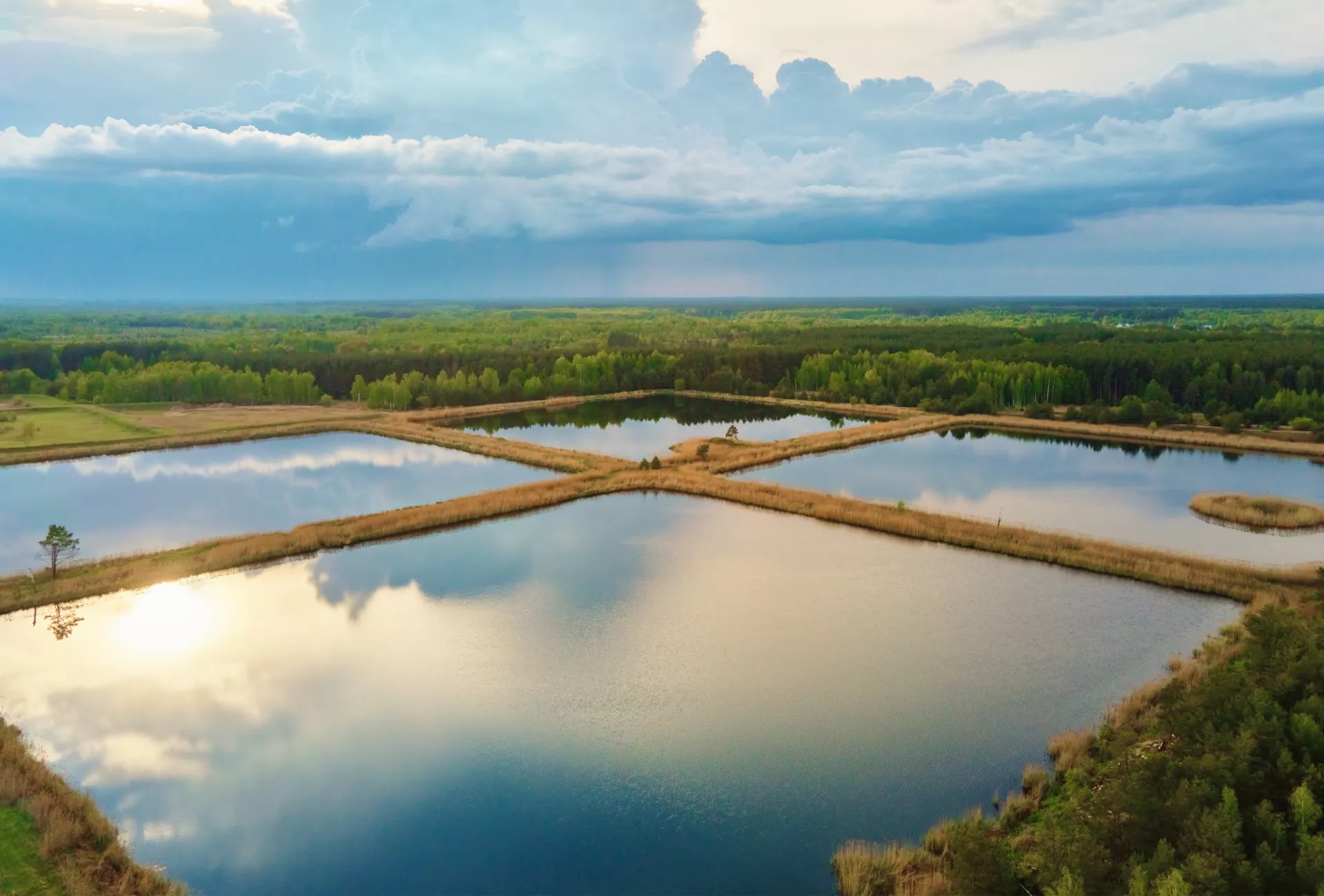 Regenueberlaufbecken