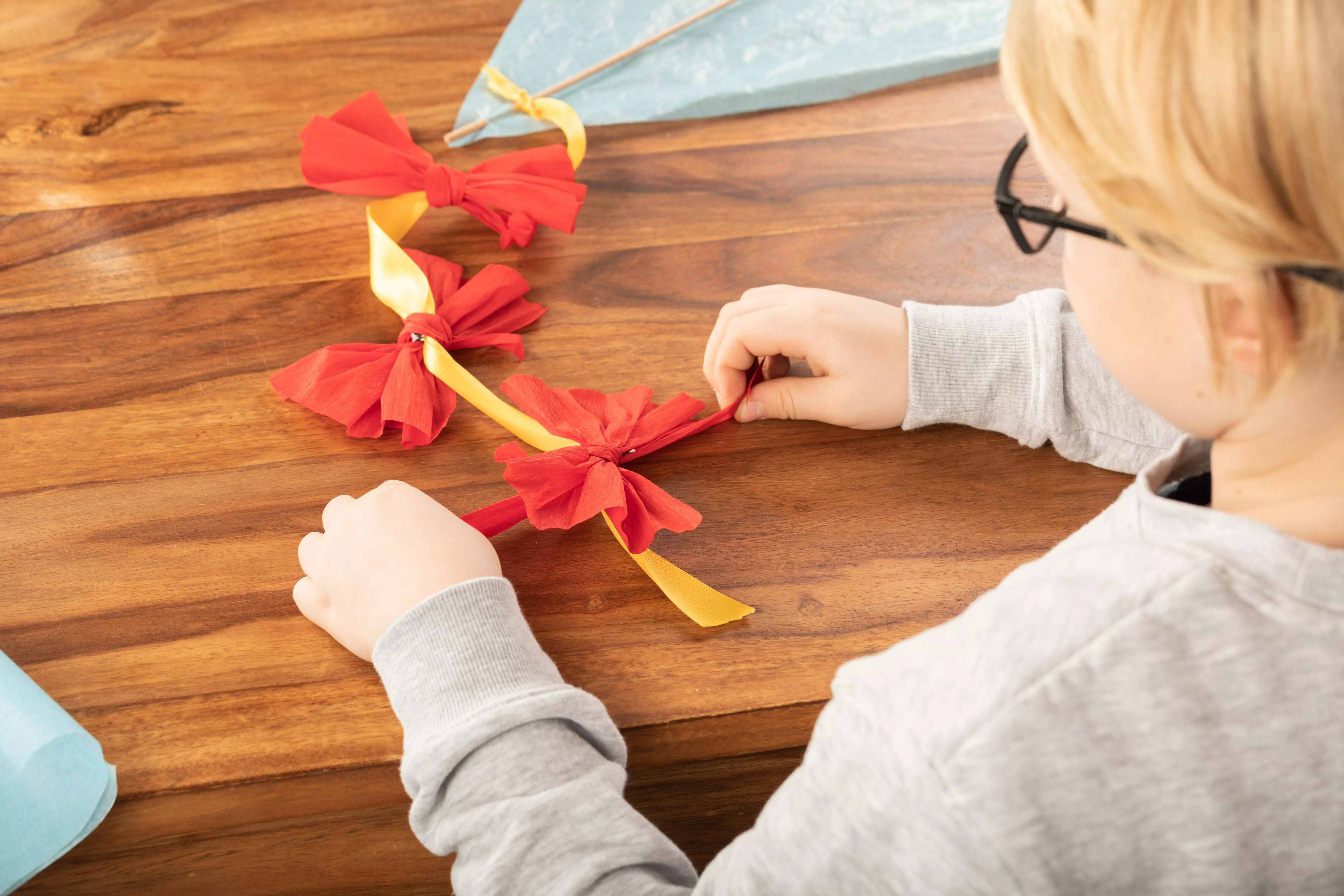 GS626009 Flugdrachen Schleifen anbringen