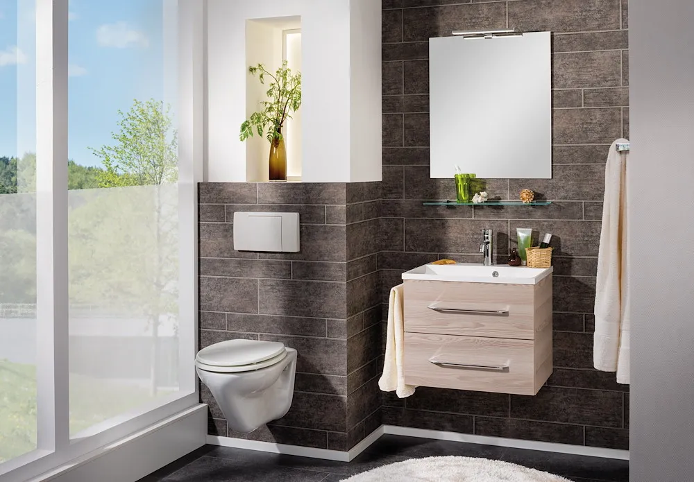 Spiegel mit Wandbefestigung