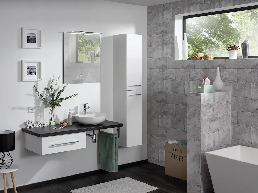 Spiegel mit Wandbefestigung