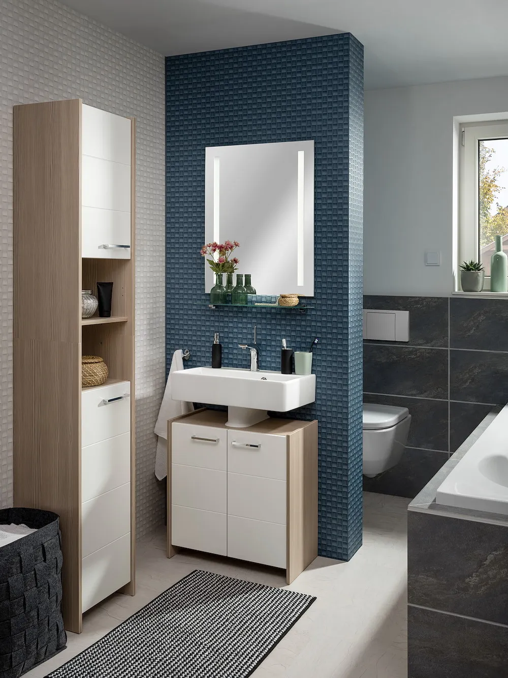 Spiegel mit Wandbefestigung