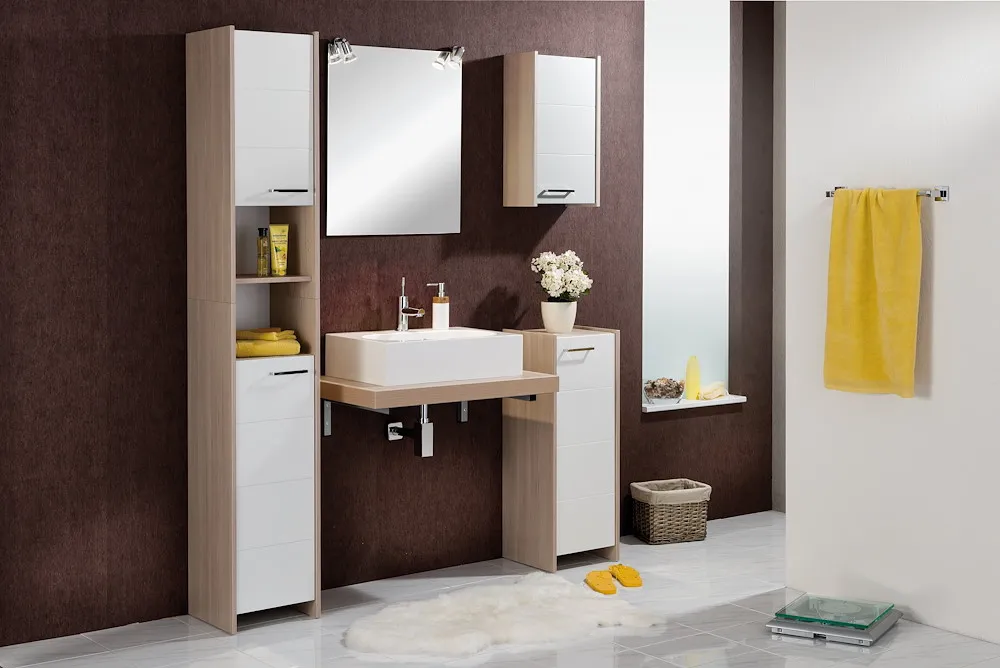 Spiegel mit Wandbefestigung