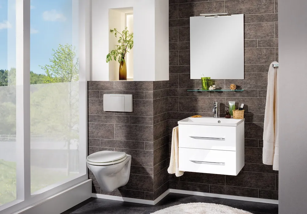 Spiegel mit Wandbefestigung