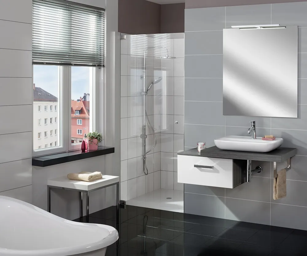 Spiegel mit Wandbefestigung