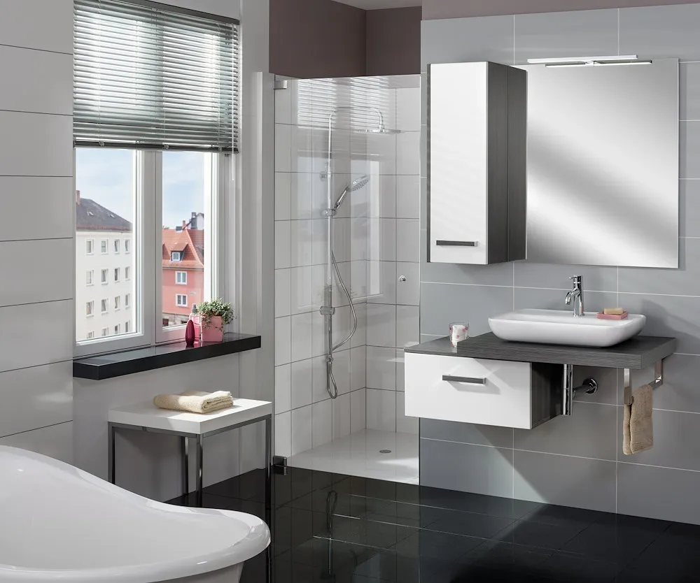 Spiegel mit Wandbefestigung