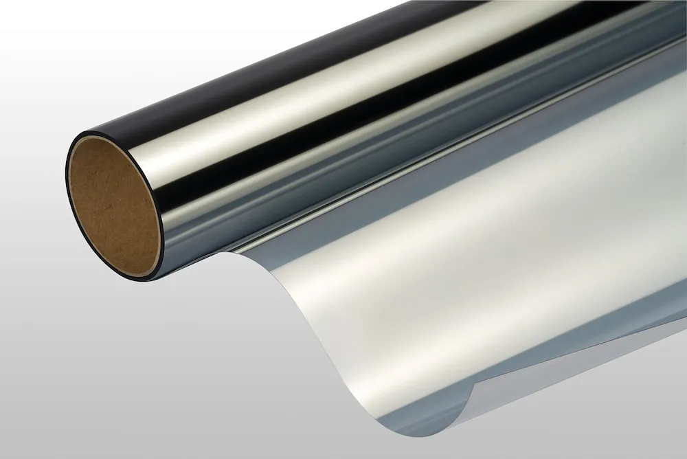 Sonnenschutzfolie klebend