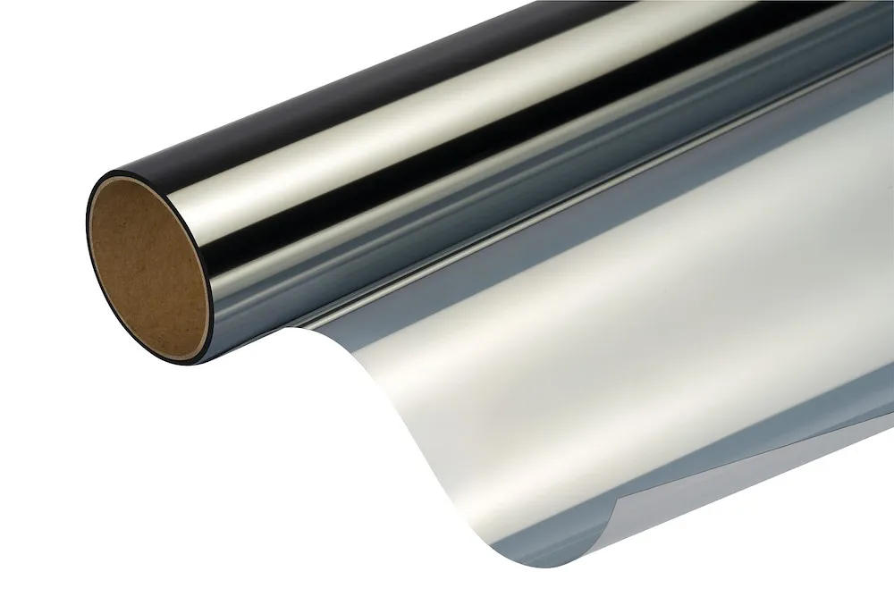 Sonnenschutzfolie klebend