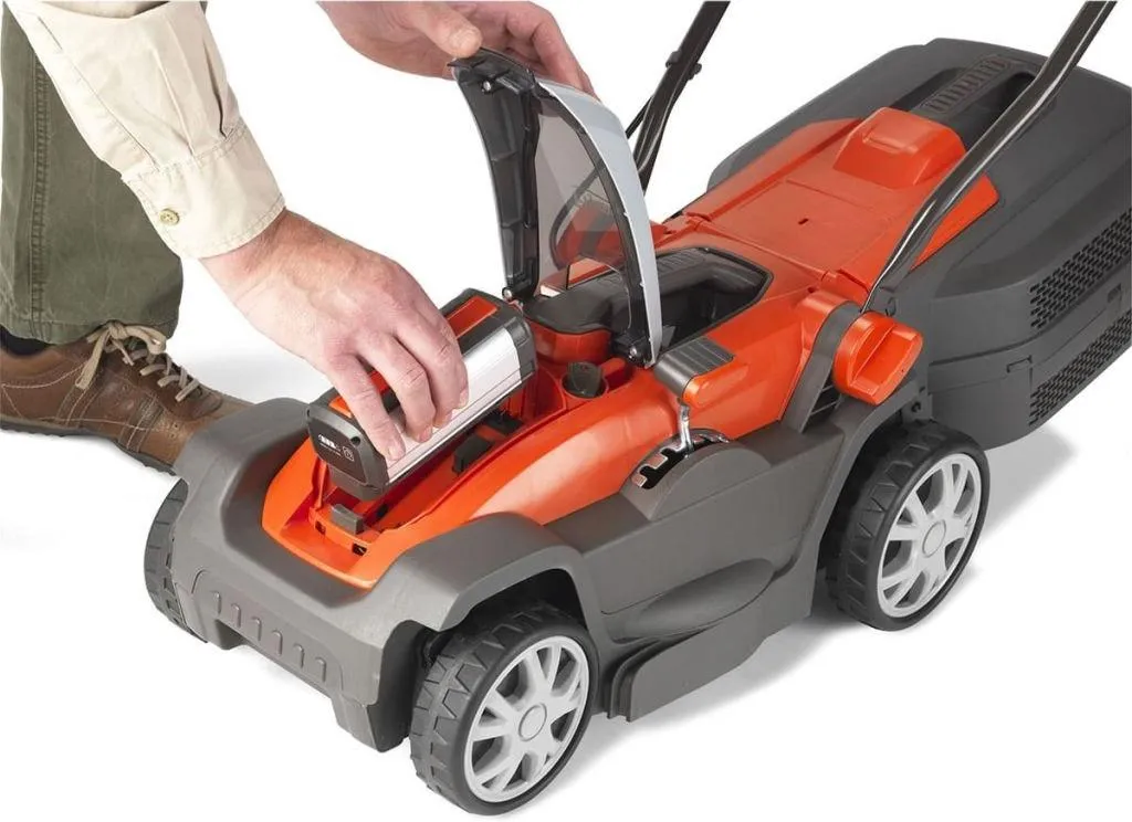 AKKU-MAEHER MIGHTI-MO 300 LI