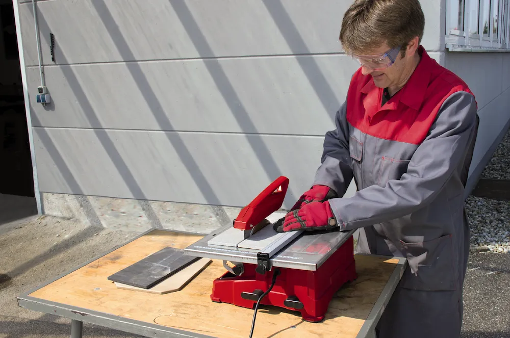 Fliesenschneidmaschine